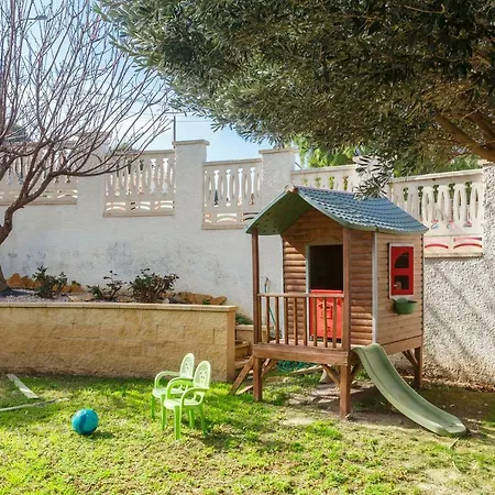 Bright With Salt Water Pool Willa *