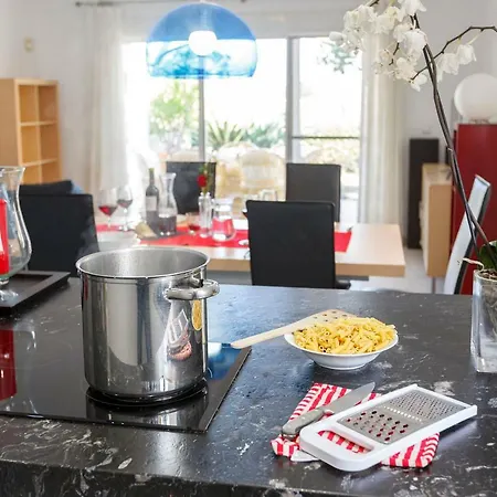 Willa Bright With Salt Water Pool *