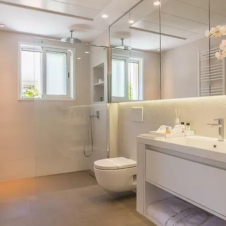 Bright With Salt Water Pool Villa