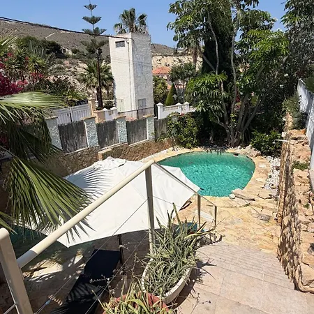 Villa Bright With Salt Water Pool *
